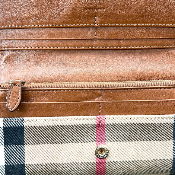 FANTASTIC CONDITION BURBERRY NOVA PLAID WALLET - Picture 6 of 9